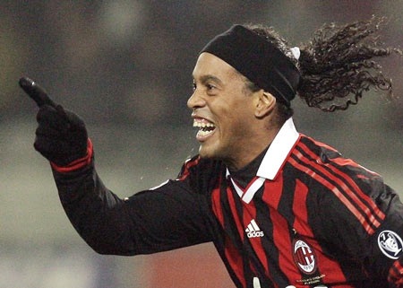 Ronaldinho đang bị Milan xem xét cắt giảm lương - 1