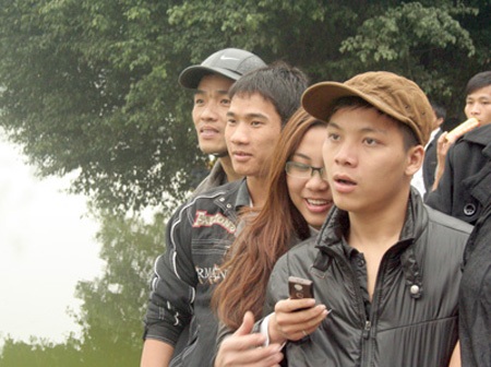 Cụ Rùa Hồ Gươm nổi nhiều lần sát bờ - 2