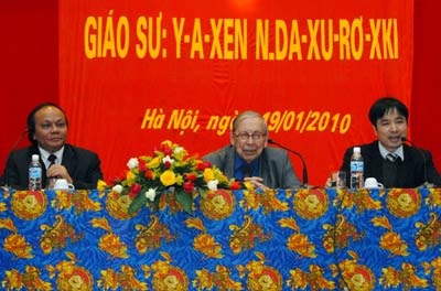 Tiết học đặc biệt của GS trường Lomonosov tại HV báo chí - 1 Tiết học đặc biệt của GS trường Lomonosov tại HV báo chí - 1