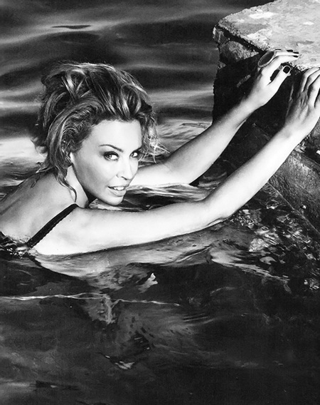 Bất ngờ với hình ảnh cực hấp dẫn của diva nước Úc - 6