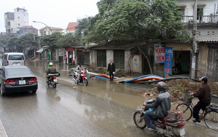 Vỡ ống nước sạch, tắc đường cả buổi sáng - 6 Vỡ ống nước sạch, tắc đường cả buổi sáng - 6