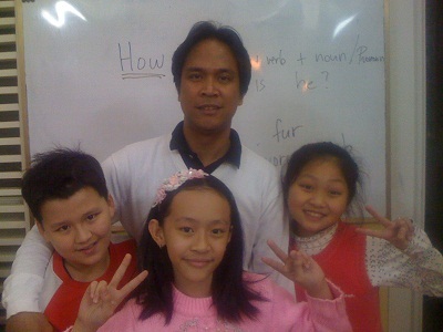 Hai cô bạn “mê” tiếng Anh - 2