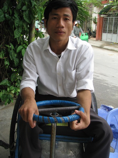 Triển "xe lăn" và ước mơ vào đại học - 1 Triển "xe lăn" và ước mơ vào đại học - 1