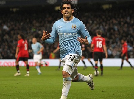 Tevez cười nhạo Neville là kẻ ngu xuẩn - 1