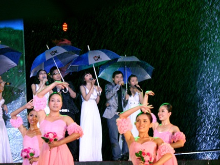 Singer’s day ngày 3: Các sao hát thật “sung” dưới mưa - 2