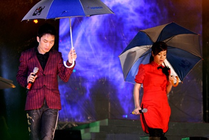 Singer’s day ngày 3: Các sao hát thật “sung” dưới mưa - 3