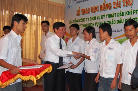 Học bổng PTSC đến với ĐH Giao thông vận tải TPHCM - 1 Học bổng PTSC đến với ĐH Giao thông vận tải TPHCM - 1