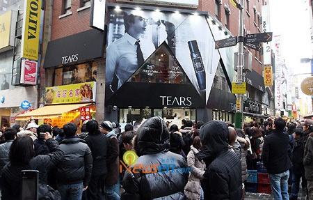 Ghé thăm cửa hàng mỹ phẩm của Kwon Sang Woo - 1