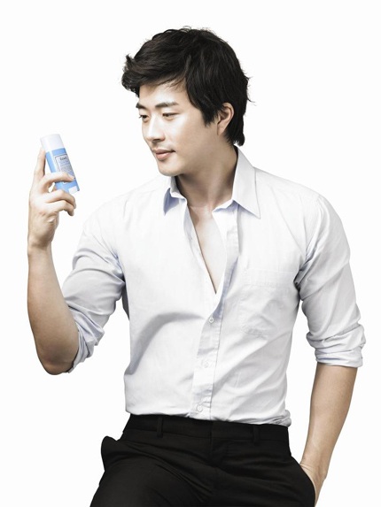 Ghé thăm cửa hàng mỹ phẩm của Kwon Sang Woo - 14