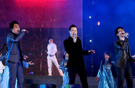 Singer’s day ngày 3: Các sao hát thật “sung” dưới mưa - 17