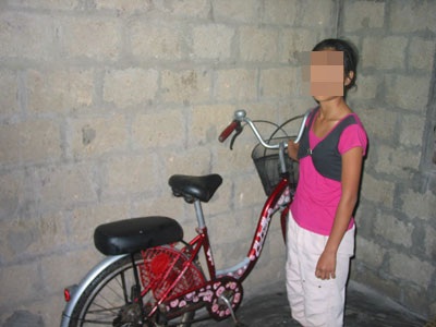 Vụ cha cưỡng hiếp con gái: Hai mẹ con vẫn đầy cơ cực - 2