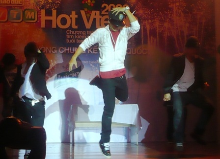 Thí sinh HotVteen lúng túng khi BGK “vặn vẹo” - 15