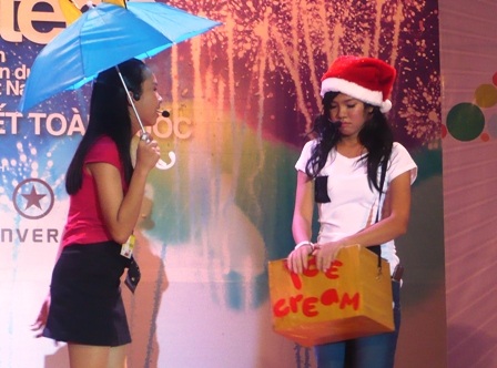 Thí sinh HotVteen lúng túng khi BGK “vặn vẹo” - 11