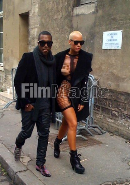 “Bồ” Kanye West lại gây sốc bằng váy áo - 7