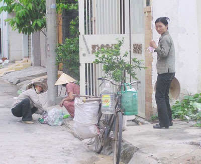 Nghề “không gian cũng chẳng thật thà” - 1 Nghề “không gian cũng chẳng thật thà” - 1