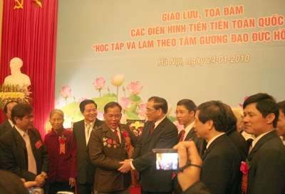 Bừng sáng những gương học tập và làm theo Bác - 1