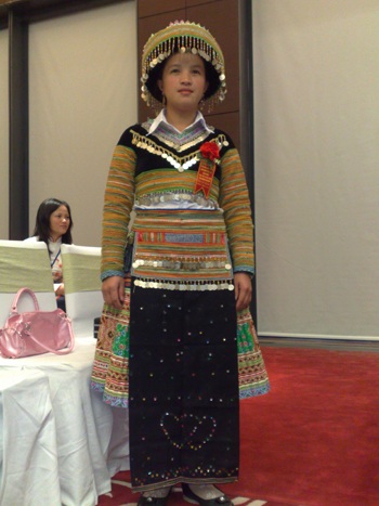 Ngưỡng mộ hình ảnh Hảng Thị Dông ở Bản Công - 2