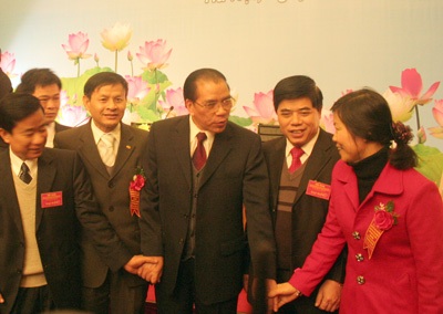 Tổng bí thư: Tránh nôn nóng trong cuộc vận động theo gương Bác - 1 Tổng bí thư: Tránh nôn nóng trong cuộc vận động theo gương Bác - 1