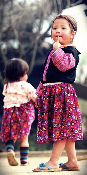 Trong trẻo nụ cười trẻ người Mông ngày Tết - 2 Trong trẻo nụ cười trẻ người Mông ngày Tết - 2