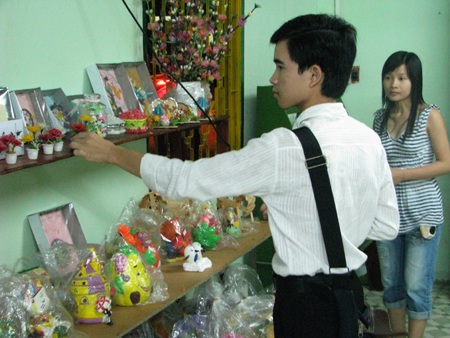 Ba chàng sinh viên đi thu gom đồ cũ - 3 Ba chàng sinh viên đi thu gom đồ cũ - 3