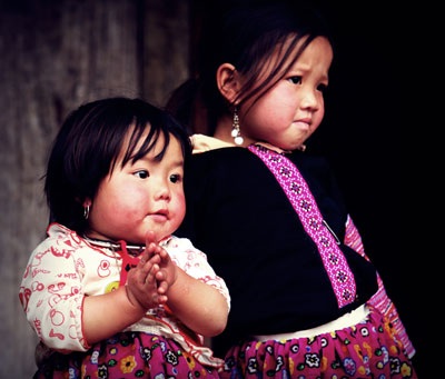 Trong trẻo nụ cười trẻ người Mông ngày Tết - 1 Trong trẻo nụ cười trẻ người Mông ngày Tết - 1