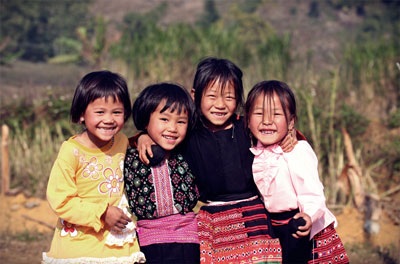 Trong trẻo nụ cười trẻ người Mông ngày Tết - 7 Trong trẻo nụ cười trẻ người Mông ngày Tết - 7