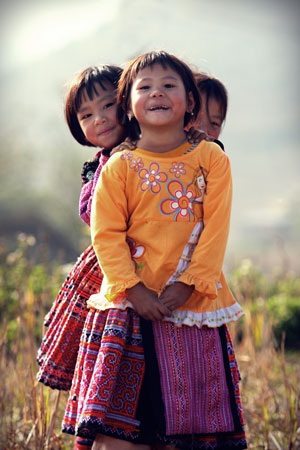 Trong trẻo nụ cười trẻ người Mông ngày Tết - 9 Trong trẻo nụ cười trẻ người Mông ngày Tết - 9