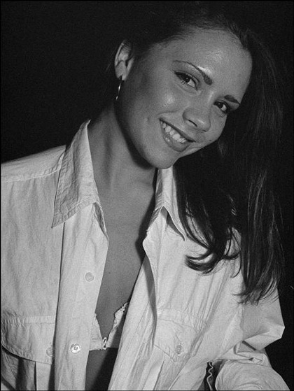 Ngắm ảnh thời thiếu nữ của bà Beck - 1