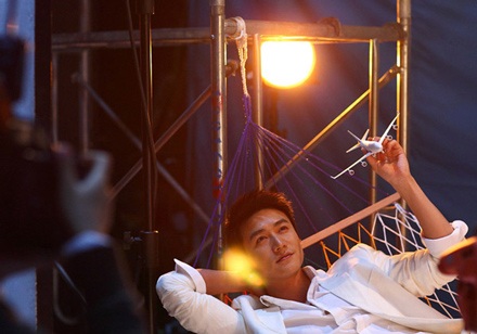 Ảnh quảng cáo lãng mạn của vợ chồng Lục Nghị  - 2