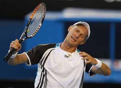 Federer "giải mã" Davydenko, Djokovic đầu hàng Tsonga - 2 Federer "giải mã" Davydenko, Djokovic đầu hàng Tsonga - 2