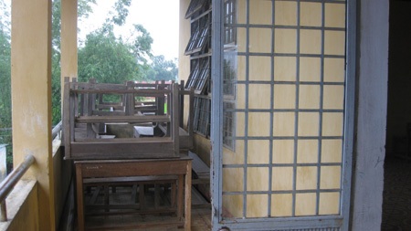 Thưa thớt học sinh, trường giống lớp dạy kèm - 2 Thưa thớt học sinh, trường giống lớp dạy kèm - 2