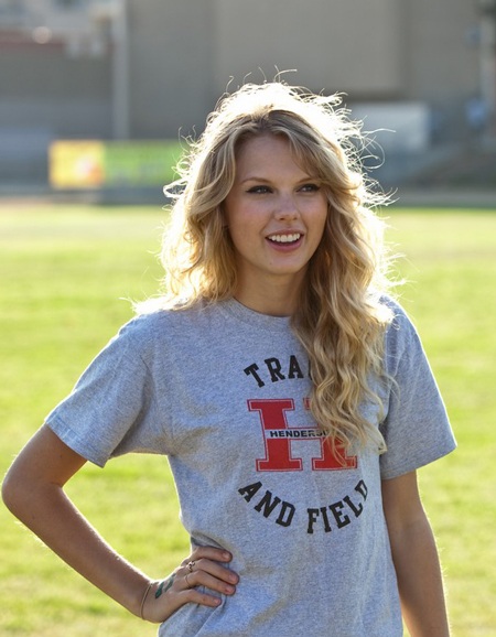 Hé lộ những cảnh hấp dẫn trong phim Ngày lễ tình nhân - 1 Hé lộ những cảnh hấp dẫn trong phim Ngày lễ tình nhân - 1