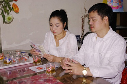 Sau đám cưới, vợ chồng Thúy Nga làm từ thiện - 1 Sau đám cưới, vợ chồng Thúy Nga làm từ thiện - 1