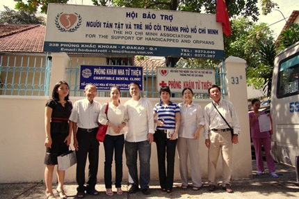 Sau đám cưới, vợ chồng Thúy Nga làm từ thiện - 3 Sau đám cưới, vợ chồng Thúy Nga làm từ thiện - 3