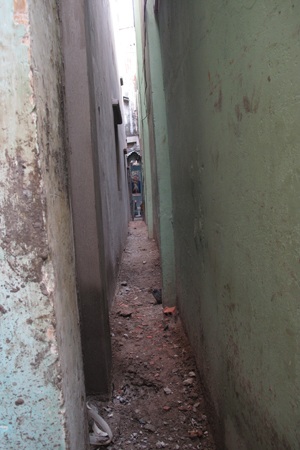 Nụ cười và tình người trong “lô cốt” - 2