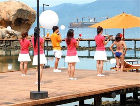 Những nụ hôn rực rỡ - giai điệu Tết rộn ràng - 2 Những nụ hôn rực rỡ - giai điệu Tết rộn ràng - 2