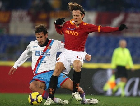 Nhọc nhằn thắng Catania, AS Roma vào Bán kết - 1