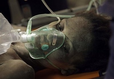 Cứu sống bé gái bị chôn vùi 15 ngày dưới đống đổ nát Haiti - 1 Cứu sống bé gái bị chôn vùi 15 ngày dưới đống đổ nát Haiti - 1
