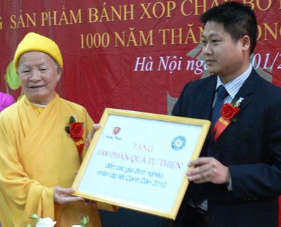 Nhiều chương trình từ thiện được làm trong dịp Tết - 1
