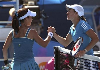Serena và Henin chạm trán ở chung kết - 3 Serena và Henin chạm trán ở chung kết - 3