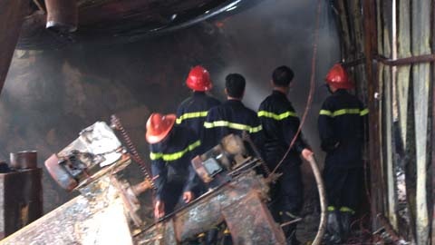 Cháy sát trường mầm non, hàng trăm em nhỏ di tản gấp - 1