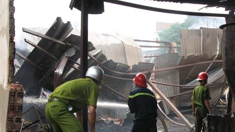 Cháy sát trường mầm non, hàng trăm em nhỏ di tản gấp - 3