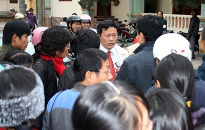 Hé lộ “danh sách đen” trong vụ hiệu trưởng mua dâm học sinh - 2 Hé lộ “danh sách đen” trong vụ hiệu trưởng mua dâm học sinh - 2