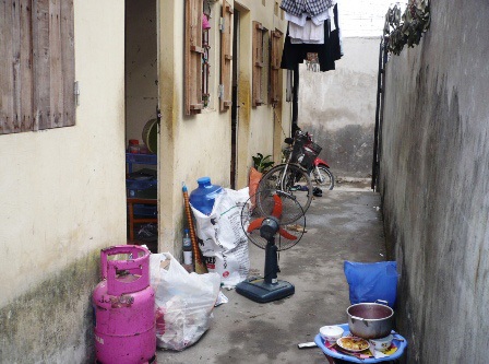 Xóm trọ tháng “củ mật”, hở là mất - 1 Xóm trọ tháng “củ mật”, hở là mất - 1