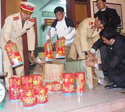 Xe biển Lào chở sừng bò tót, hươu nai - 1