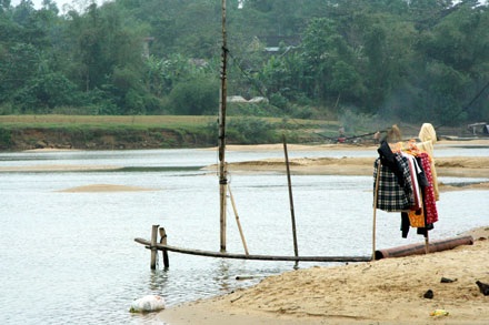 Cận cảnh một dòng sông lớn đang “thoi thóp” - 10