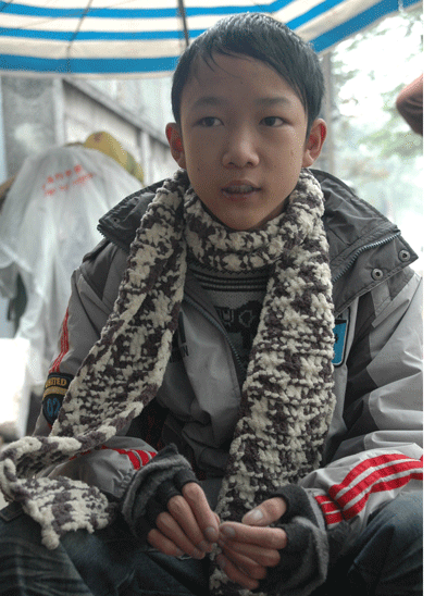 Chuyện kể tiếp về em bé đánh giày chờ chết trên hè phố - 4 Chuyện kể tiếp về em bé đánh giày chờ chết trên hè phố - 4