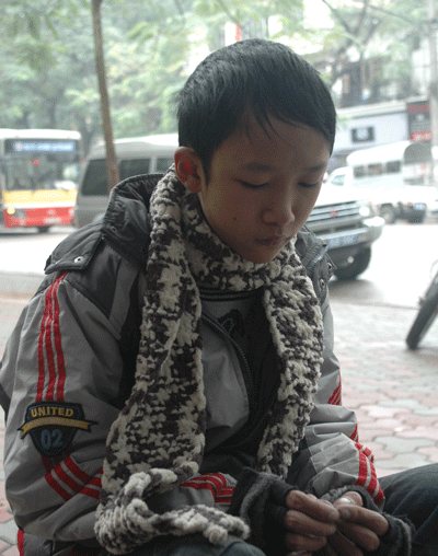 Chuyện kể tiếp về em bé đánh giày chờ chết trên hè phố - 2 Chuyện kể tiếp về em bé đánh giày chờ chết trên hè phố - 2