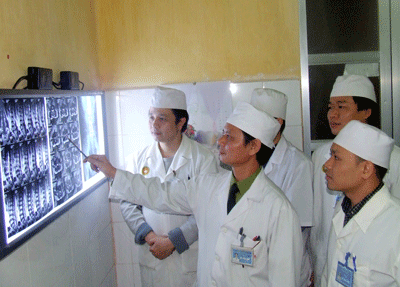 “Giải cứu” nỗi đau cột sống bằng kỹ thuật hiện đại - 1 “Giải cứu” nỗi đau cột sống bằng kỹ thuật hiện đại - 1