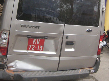 Tạm giam thiếu tá “rởm” chở gỗ lậu - 1